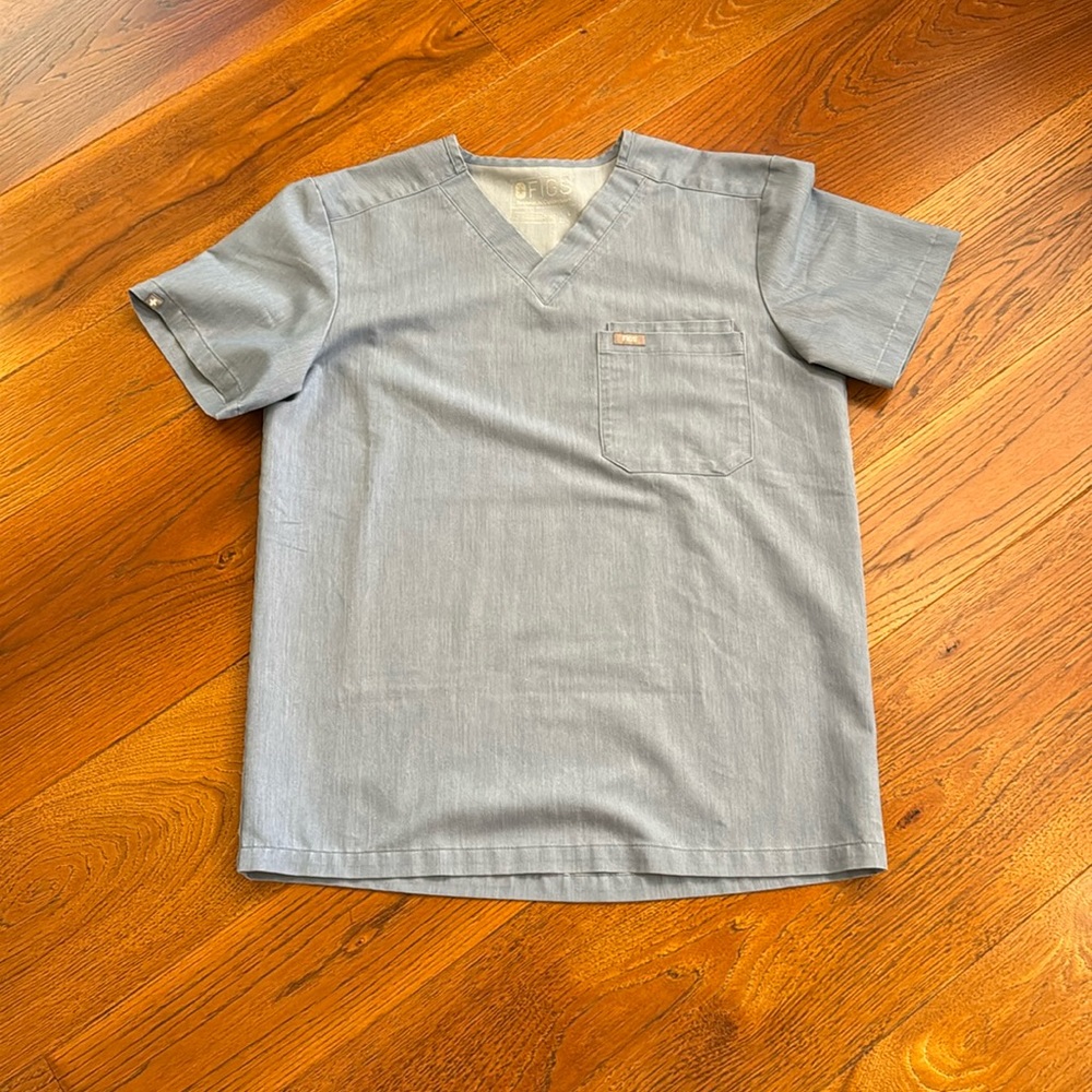 Figs Leon Three Pocket Scrub Top